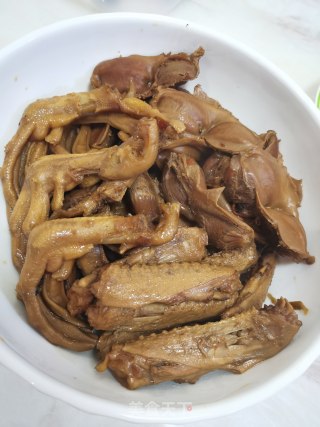 简单家常老人小孩都能吃的卤菜卤鸡爪卤鸭爪卤鸭胗的做法步骤：8