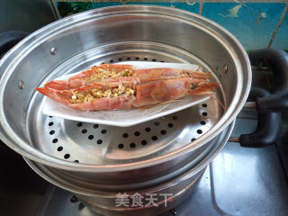 蒜蓉粉丝蒸红虾的做法步骤：11