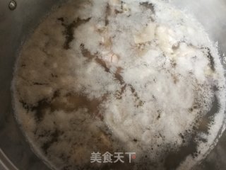 胡萝卜香菇土豆炖鸡腿的做法步骤：3
