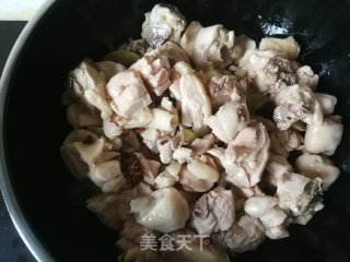 胡萝卜香菇土豆炖鸡腿的做法步骤：10