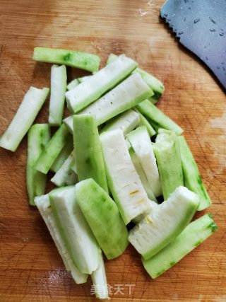 白灼丝瓜的做法步骤：2