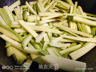 肉丝炒小南瓜的做法步骤：4