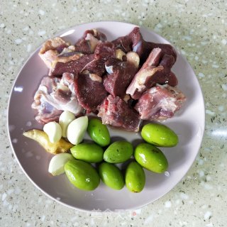 青榄蒸鸭肉的做法步骤：1