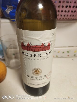 红酒焖排骨的做法步骤：1