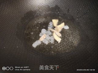 红酒焖排骨的做法步骤：4