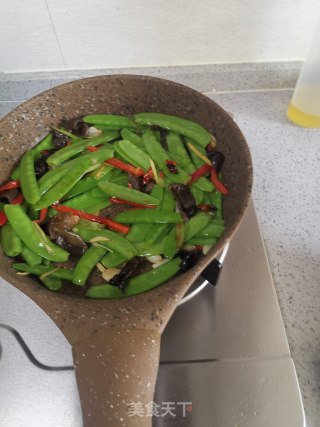 荷兰豆炒牛肉的做法步骤：9
