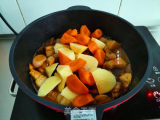 胡萝卜土豆烧肉的做法步骤：6