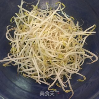 肉饼芽菜炒面的做法步骤：1