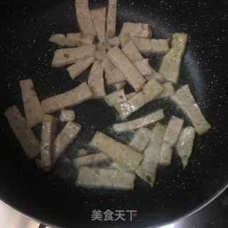 肉饼芽菜炒面的做法步骤：4