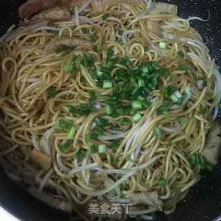 肉饼芽菜炒面的做法步骤：9