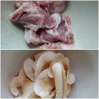 海底椰排骨汤的做法步骤：1