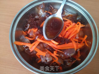 胡萝卜丝拌海蜇的做法步骤：10