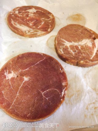 煎牛排的做法步骤：3