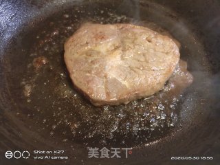 煎牛排的做法步骤：6