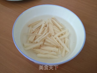 蒜泥蚝汁拌四丝的做法步骤：2