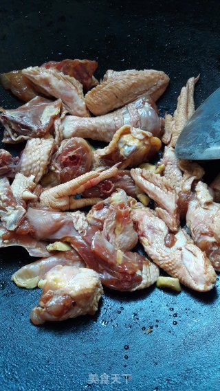 香菇蒸鸡肉的做法步骤：1