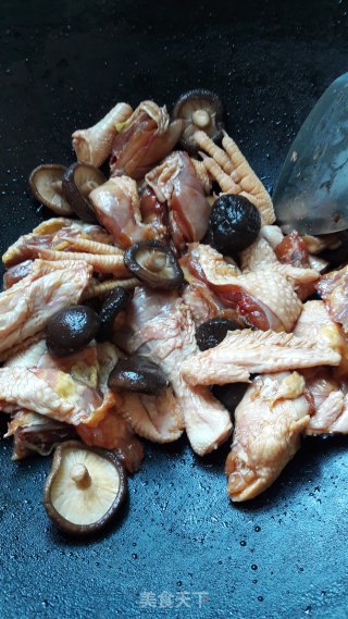 香菇蒸鸡肉的做法步骤：2