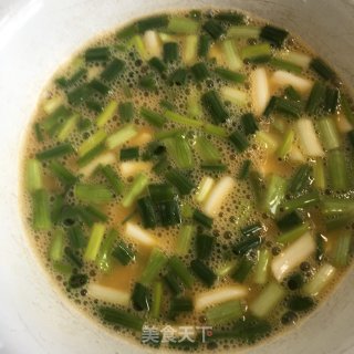 鸡蛋青椒炒苦瓜的做法步骤：2
