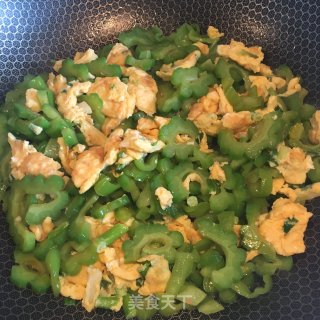 鸡蛋青椒炒苦瓜的做法步骤：5