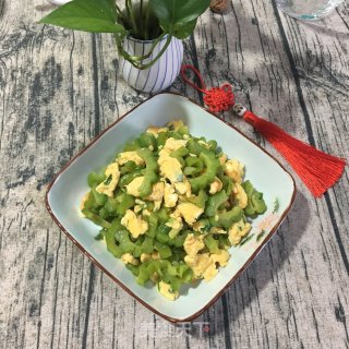 鸡蛋青椒炒苦瓜的做法步骤：7