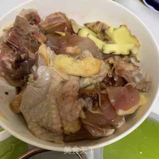 洋葱炒鸡肉的做法步骤：1