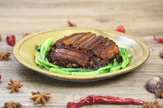 梅菜扣肉，不爱吃肥肉的人都不忍心拒绝的做法步骤：9