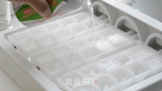 脏脏奶盖冰爽奶茶的做法步骤：1