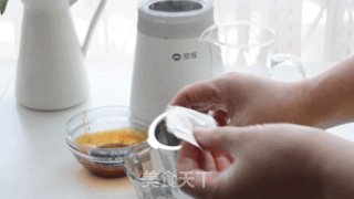 脏脏奶盖冰爽奶茶的做法步骤：3