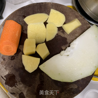 冬瓜祛湿排骨汤的做法步骤：1