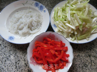 红椒韭菜芽炒银鱼的做法步骤：1