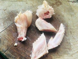 野山菌土鸡汤的做法步骤：2