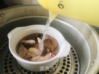 野山菌土鸡汤的做法步骤：6