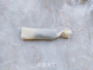 免炸豆沙春卷的做法步骤：3