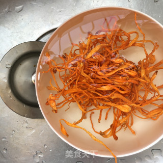 虫草花鸽子汤的做法步骤：1