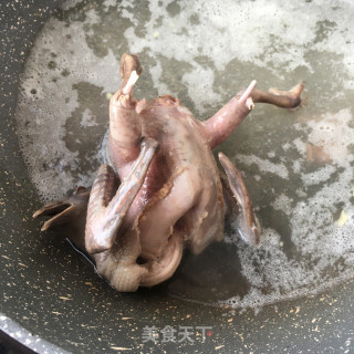 虫草花鸽子汤的做法步骤：3