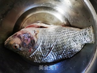 紫苏蒸鱼的做法步骤：1