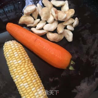 菱角玉米胡萝卜煲牛骨的做法步骤：5
