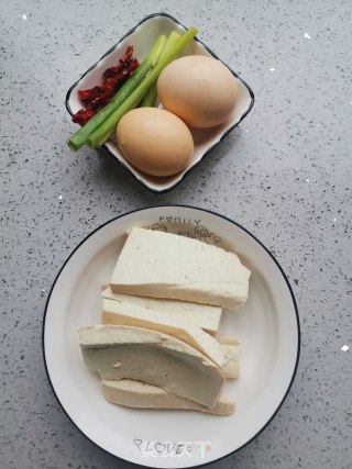 金包银豆腐的做法步骤：1