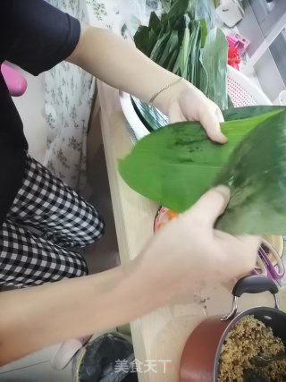 五香肉粽的做法步骤：5