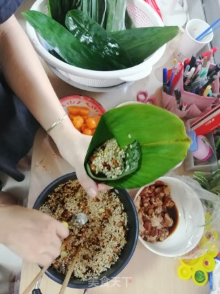 五香肉粽的做法步骤：9