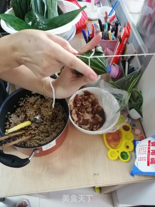 五香肉粽的做法步骤：14