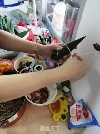 五香肉粽的做法步骤：17