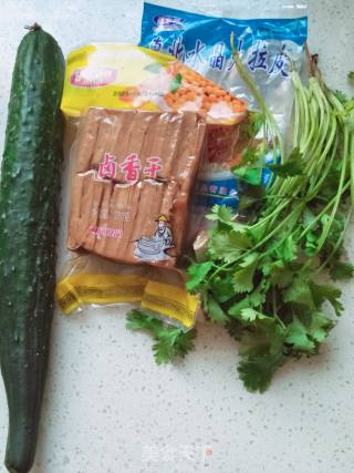 卤香干拌黄瓜的做法步骤：1