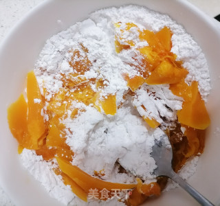 快手芝麻南瓜饼 软糯清甜南瓜豆沙饼的做法步骤：4