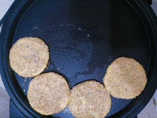 快手芝麻南瓜饼 软糯清甜南瓜豆沙饼的做法步骤：11