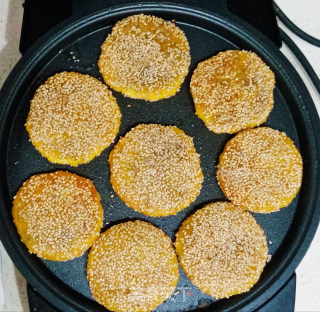 快手芝麻南瓜饼 软糯清甜南瓜豆沙饼的做法步骤：12