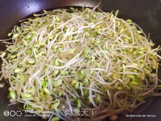 凉拌豆芽的做法步骤：1