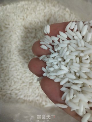 麻辣腊肠粽的做法步骤：1