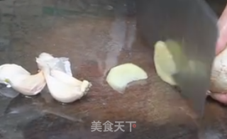 鲫鱼汤的做法步骤：4