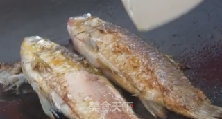 鲫鱼汤的做法步骤：7